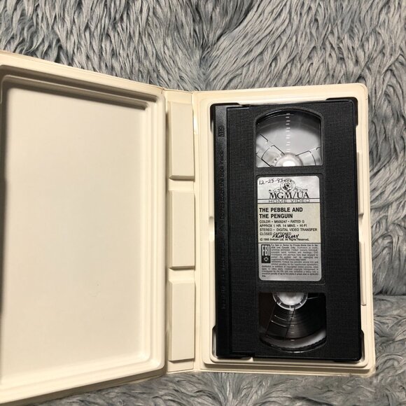 Pebble and the Penguin VHS Video Tape 1995 VTG Clamshell - Picture 3 of 4